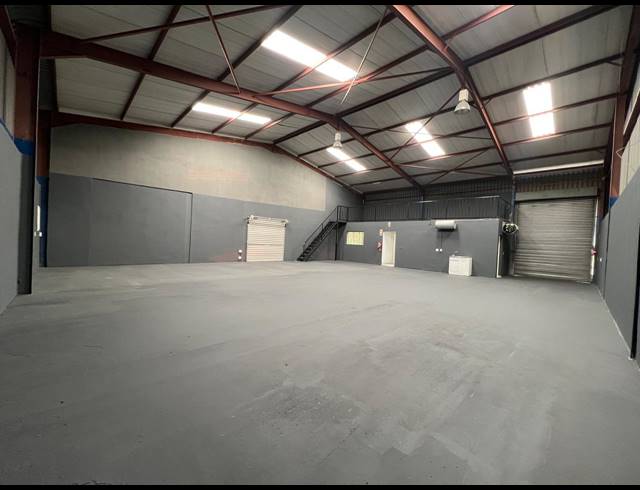 290M² WAREHOUSE TO LET IN MULDERSDRIFT